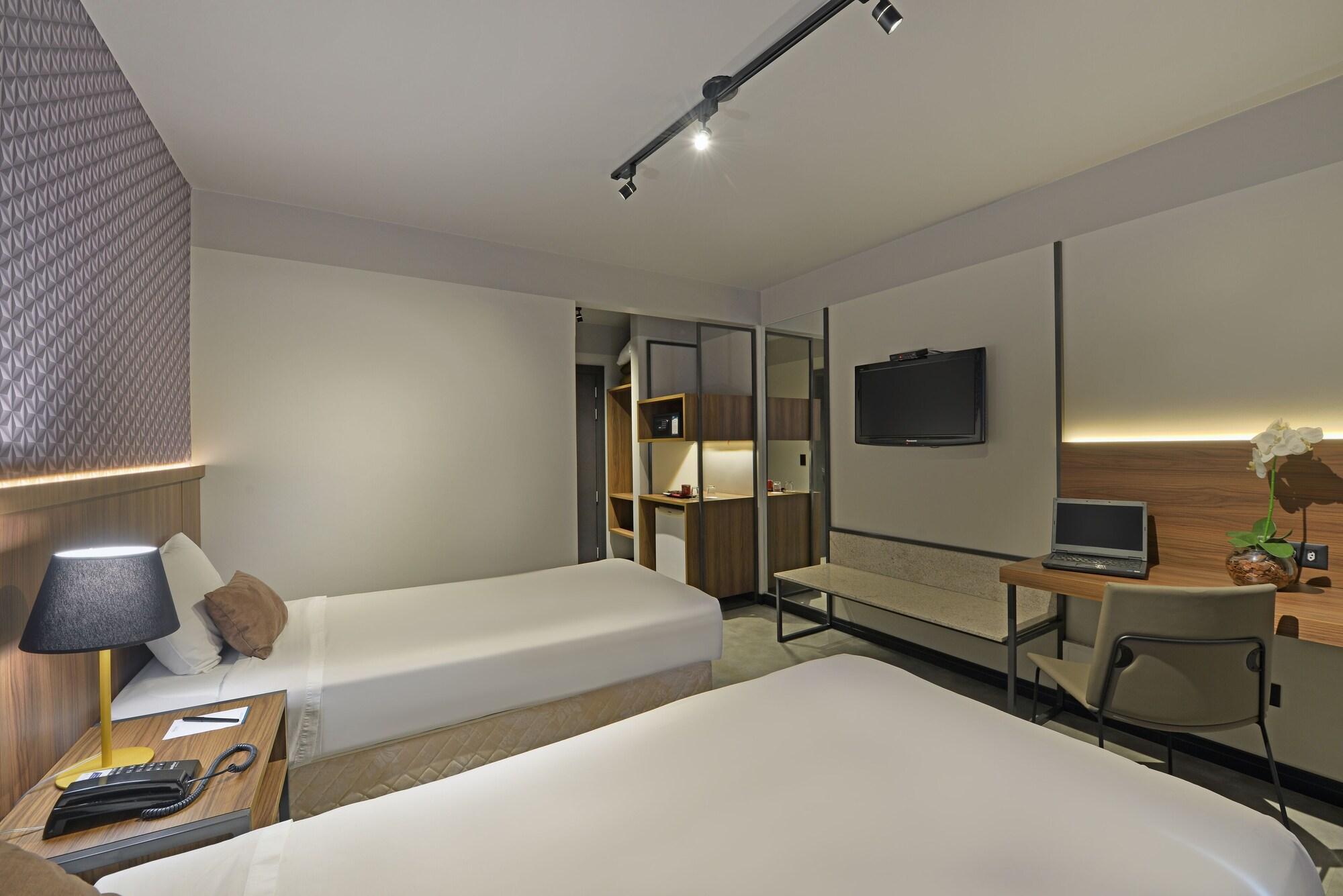 Hotel Deville Business Maringá Esterno foto