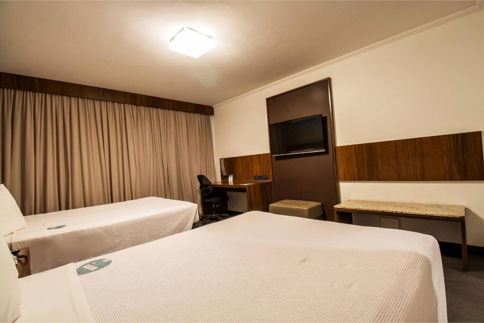 Hotel Deville Business Maringá Esterno foto