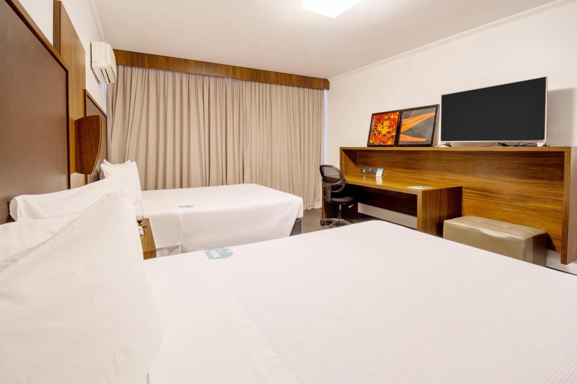 Hotel Deville Business Maringá Esterno foto